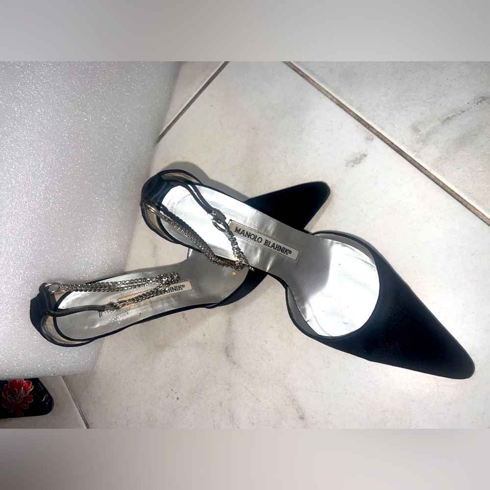 Manolo Blahnik 
Cloth Black Heels 
Size 37 US 6.5 
Used - Good condition
